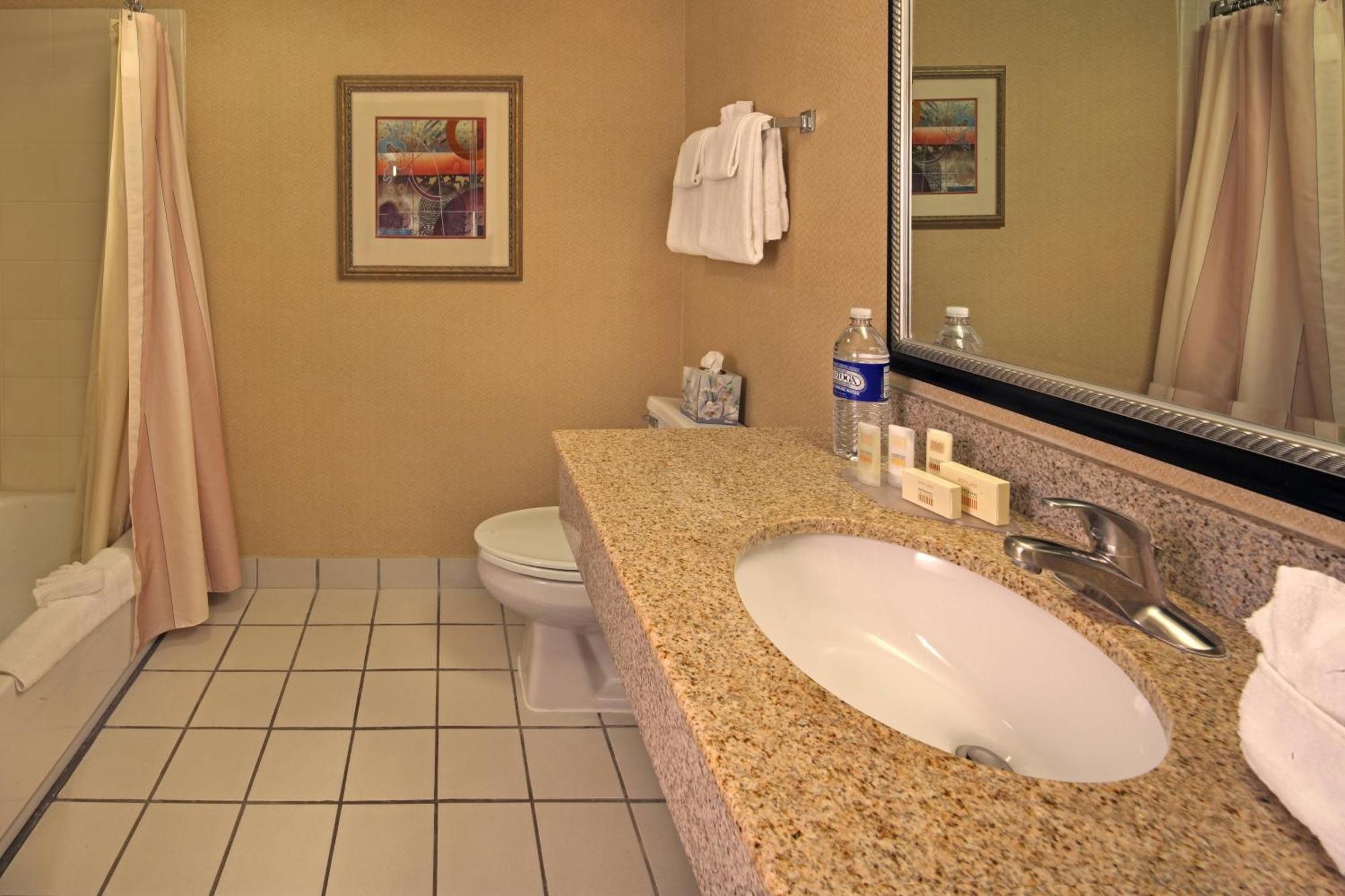 Hotel Courtyard Hartford Cromwell Extérieur photo